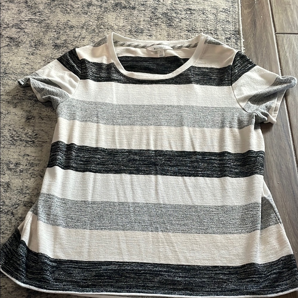 Market & Spruce Gray and Cream Striped Short Sleeve Tee